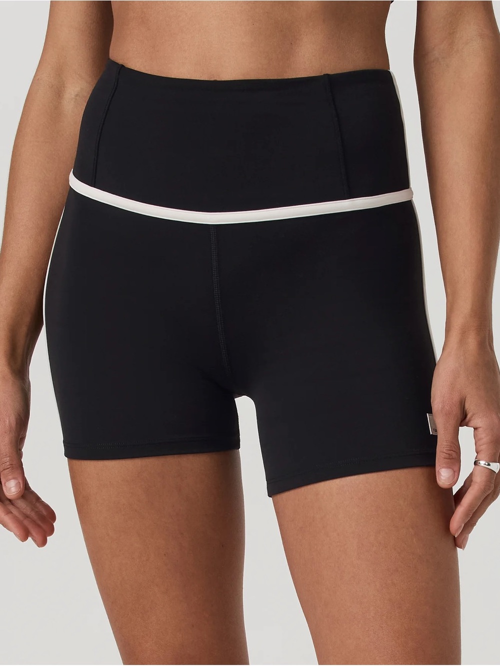 NWT🍒 Vuori AllTheFeels™ Corset Short 4"